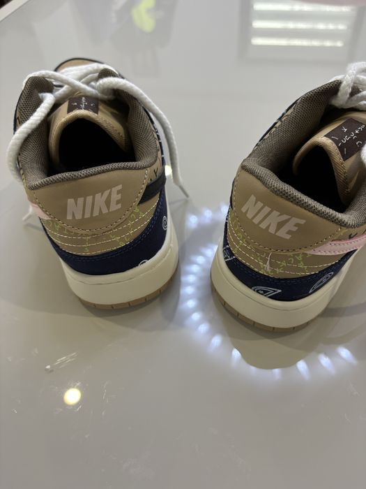 Nike dunk low Travis Scott
