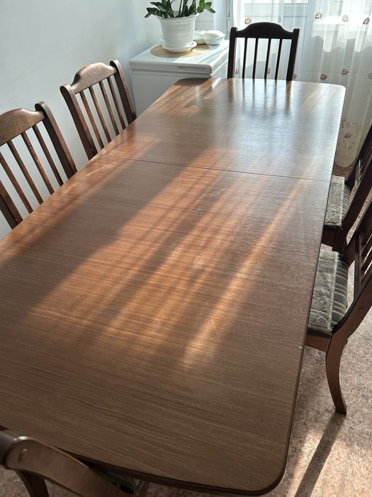 Кухонный стол-стулья