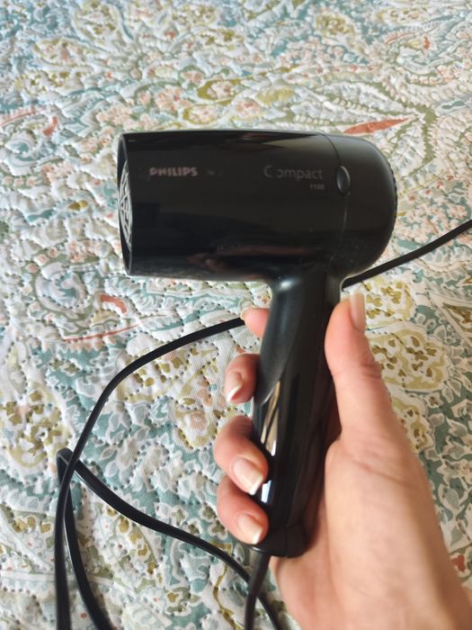 Компактен сешоар Philips 1100W