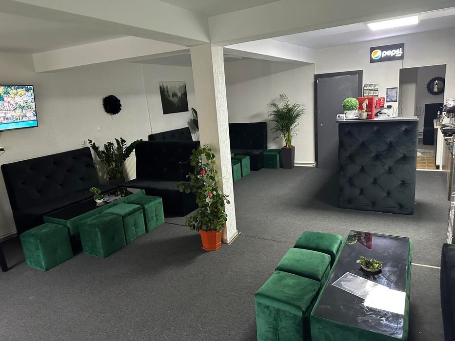 Vand mobila pentru bar/interior.