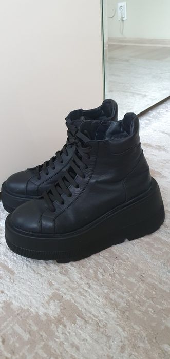 Ghete damă cu platformă