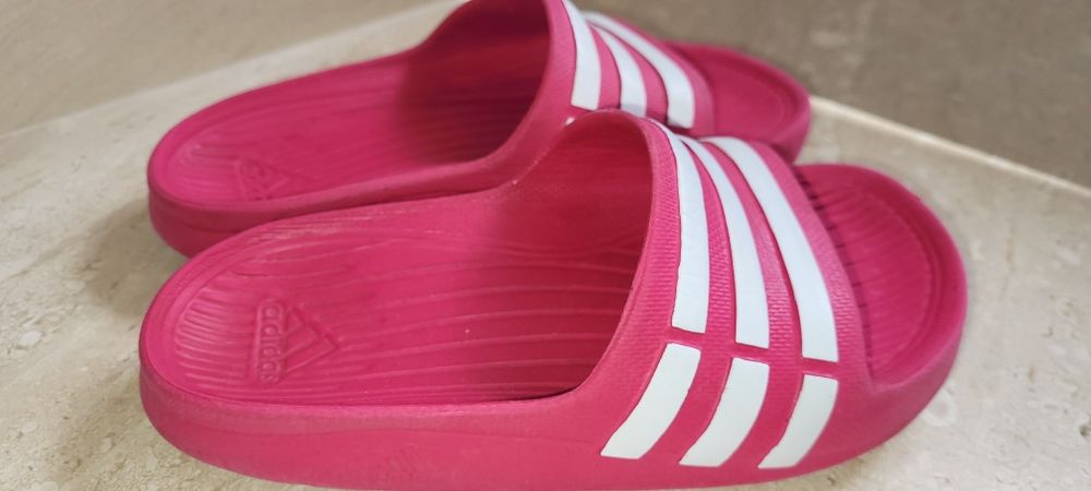 Papuci Adidas, pt fetițe, roz, mr.10, transport gratuit azi