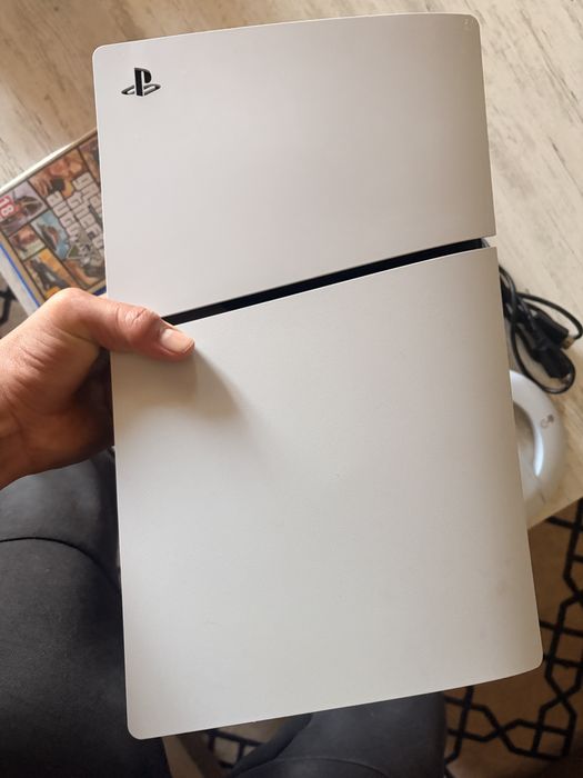 Продавам playstation5 slim със игри