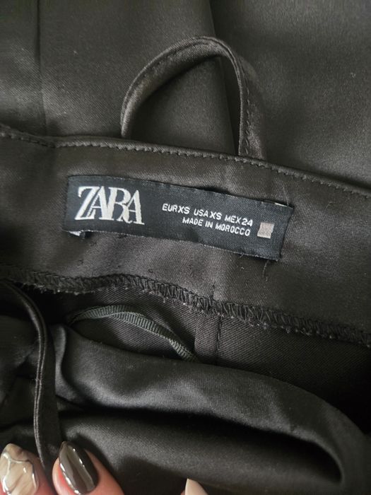 Сатенена рокля ZARA с цепка