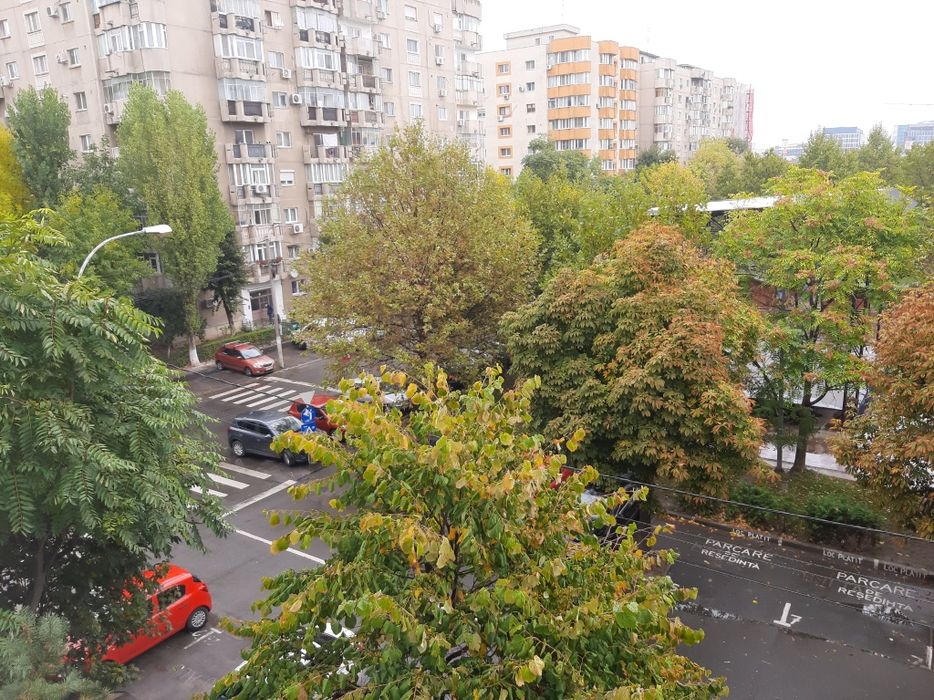 Inchiriez apartament 2 camere decomandat  zona Parcul Sebastian