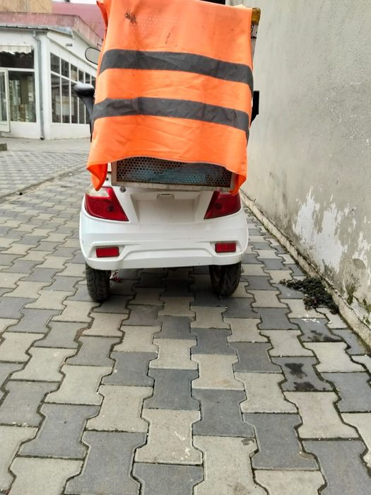 Triciclu electric, două locuri, stare foarte bună