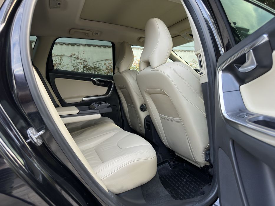VOLVO xc 60 D5 An.2014/12 ~Summum Edition~215 Cp