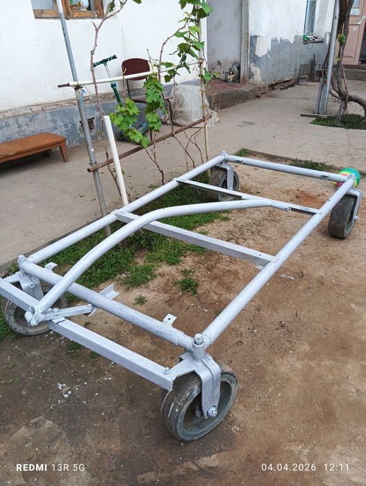 Тиски с столом продам