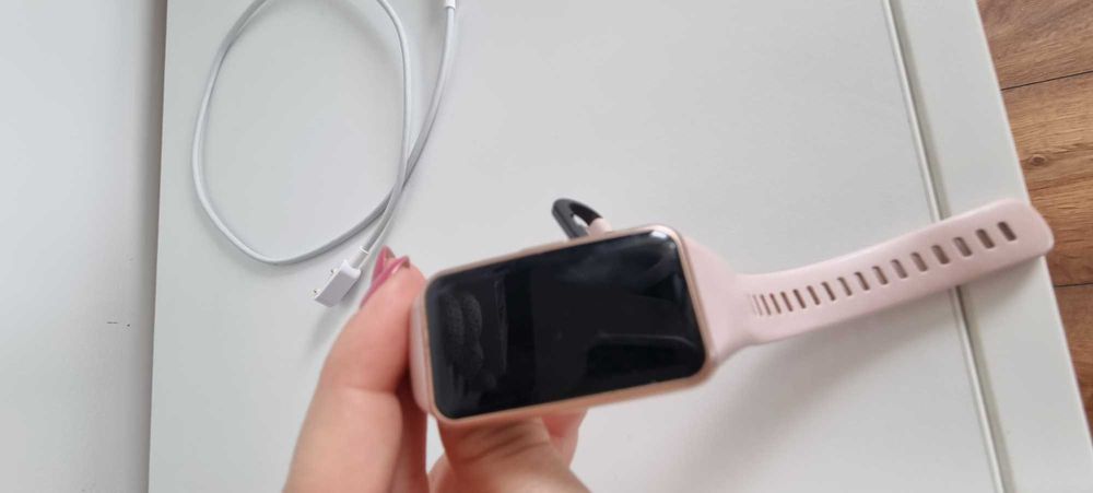 Huawei Band 6  Pink, foarte buna