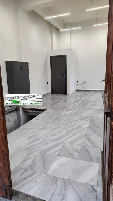 Дава се под наем Магазин в Пловдив, Център - 56 кв.м за 797.64 € - Снимка #1