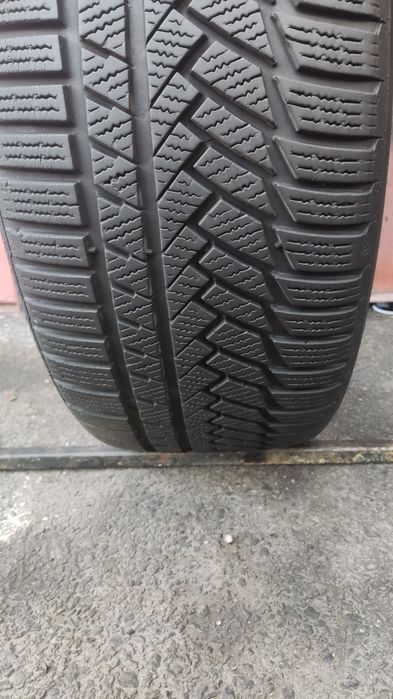 1бр.зимна  гума 235/45/18 Continental TS 850P
dot22
6.87mm
Добро състо