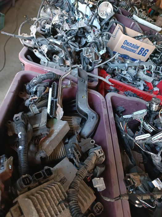 Части за тойота  Авенсис Аурис Рав4 Корола версо Ярис