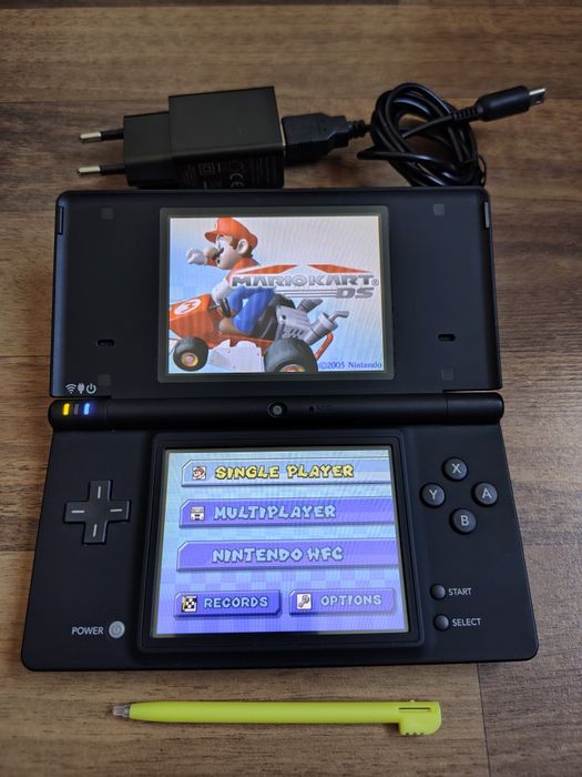 Jucarie Nintendo Dsi modat perfect functional.
100 jocuri(mario,zelda,