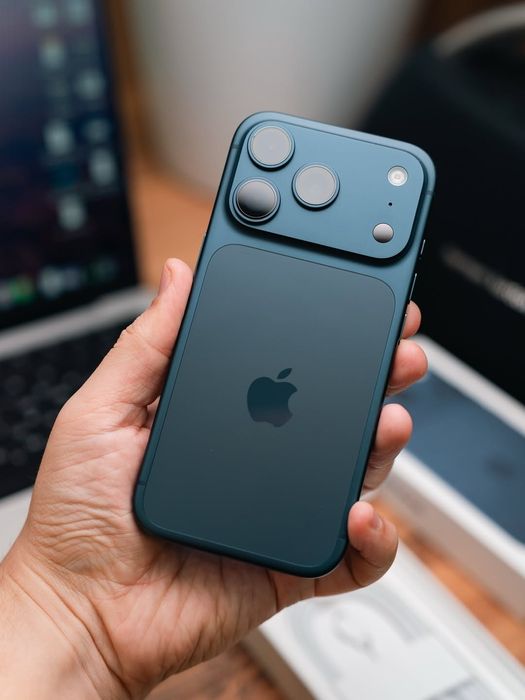 iPhone 17 Pro 256gb Blue  Sim + E sim