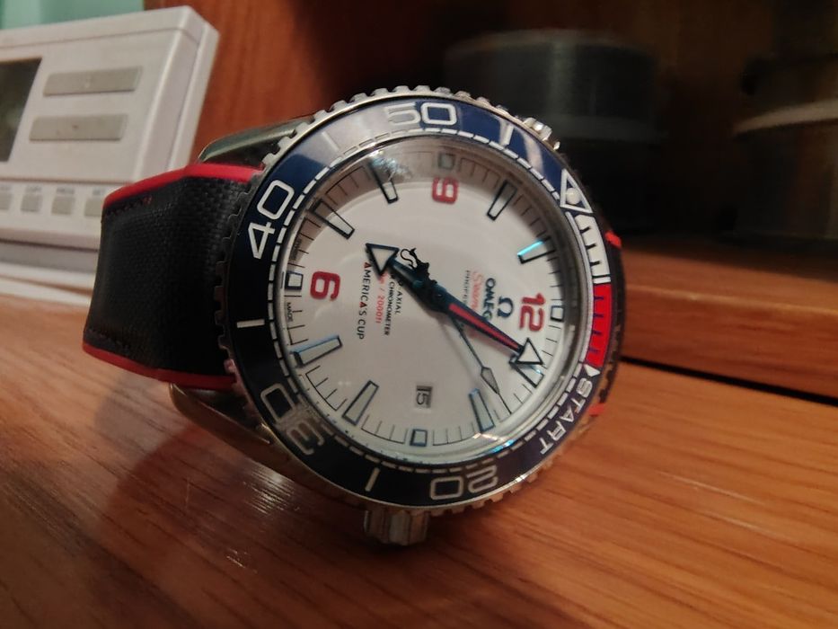 Omega  , ceas automatic .