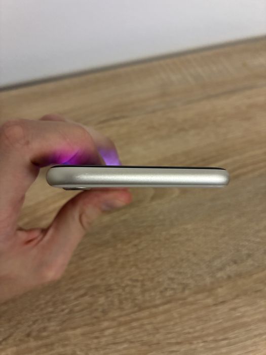 iPhone SE 3 2022 64 GB White – stare bună