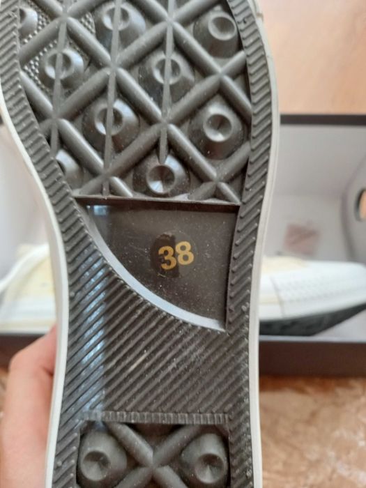 Продам новые кеды