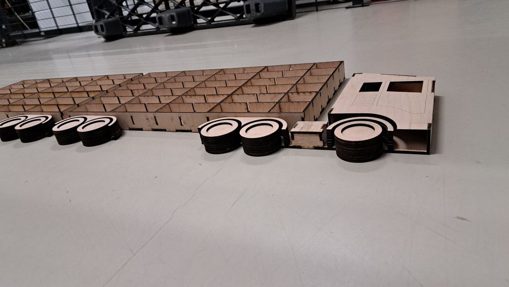 Raft camion depozitare colectie masinute