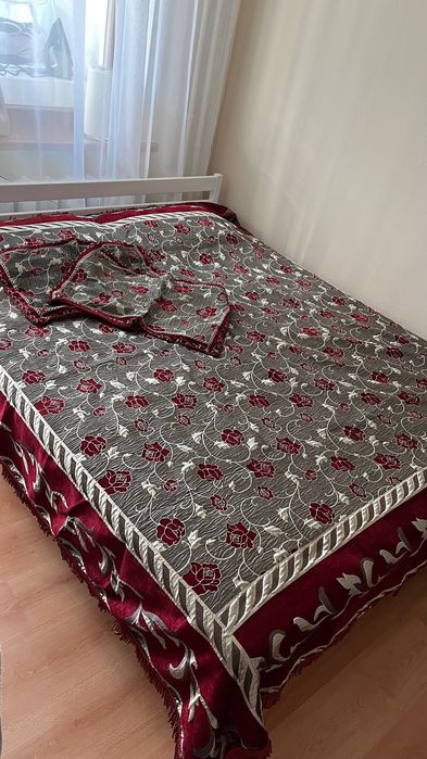 Покрывало на кровать новое