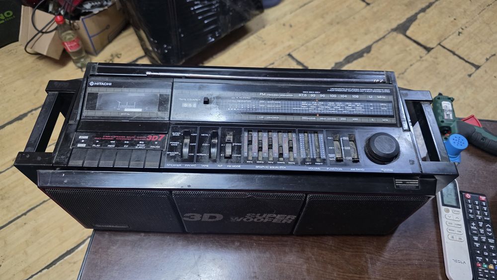 Radiocasetofon ani 80 Hitachi 3D Super Woofer boombox