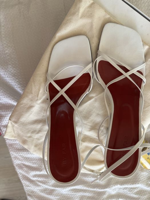 Бели сандали By far