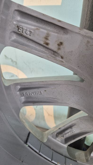 Оригинална джанта Фолксваген 5/112 VW Passat 5x112

Употребявани, Шуме