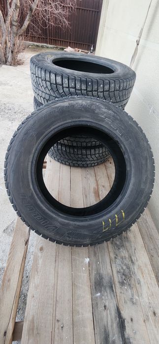 Продам зимние шины с шипами