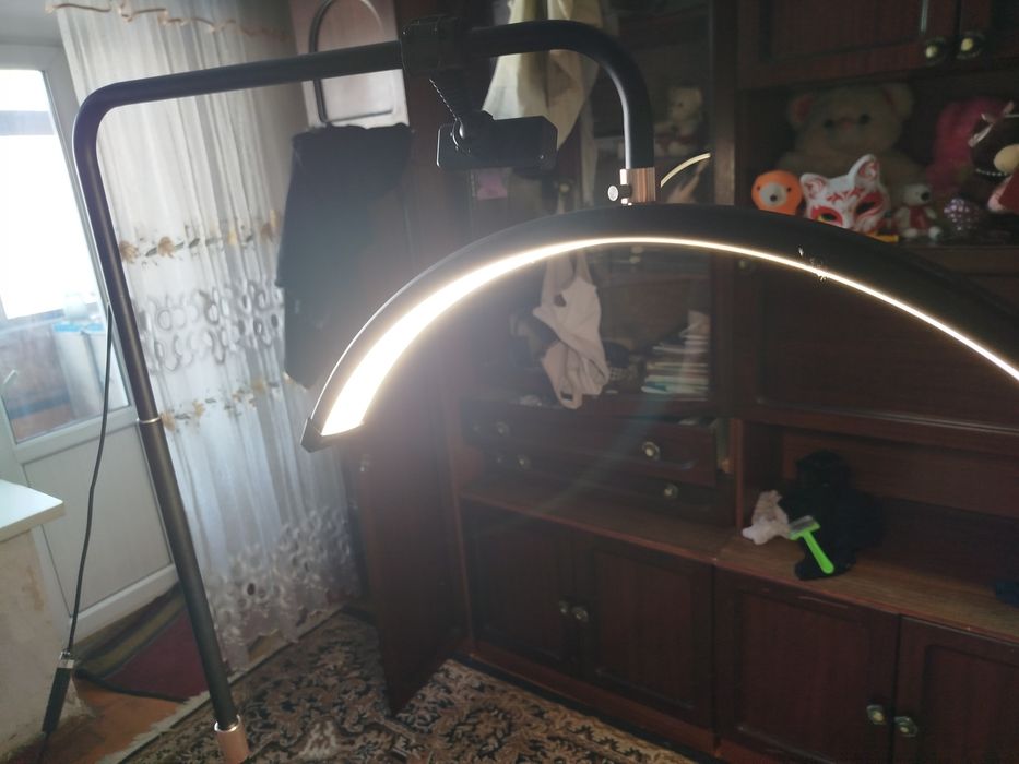 Продам напольную лампу