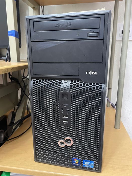 Компьютерный стол, системный блок, монитор, звуковая система, принтер