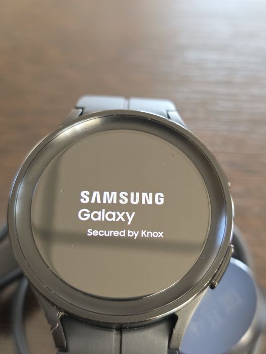 Продам часы Samsung galaxy watch 5 pro