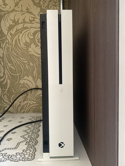 Продам Xbox One S