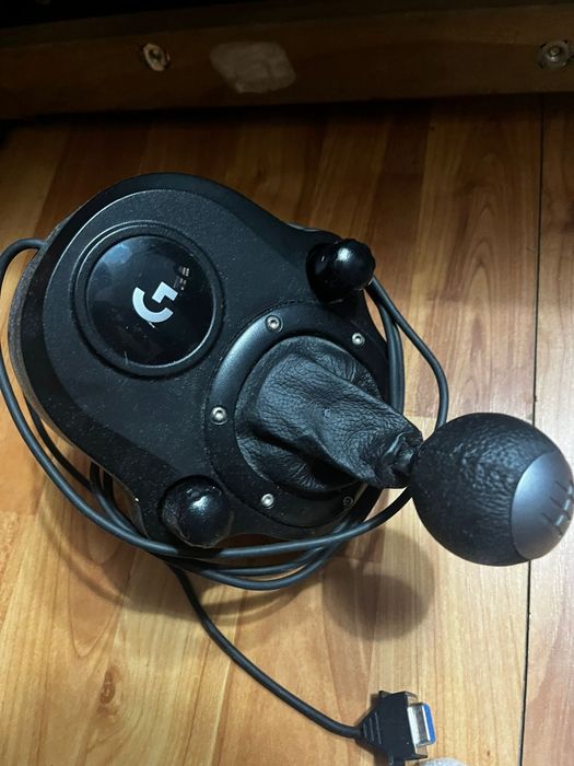 Vând volan Logitech g923