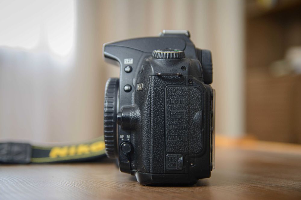 Nikon D90 тяло + грип