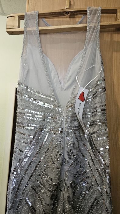 Продам новое вечернее платье