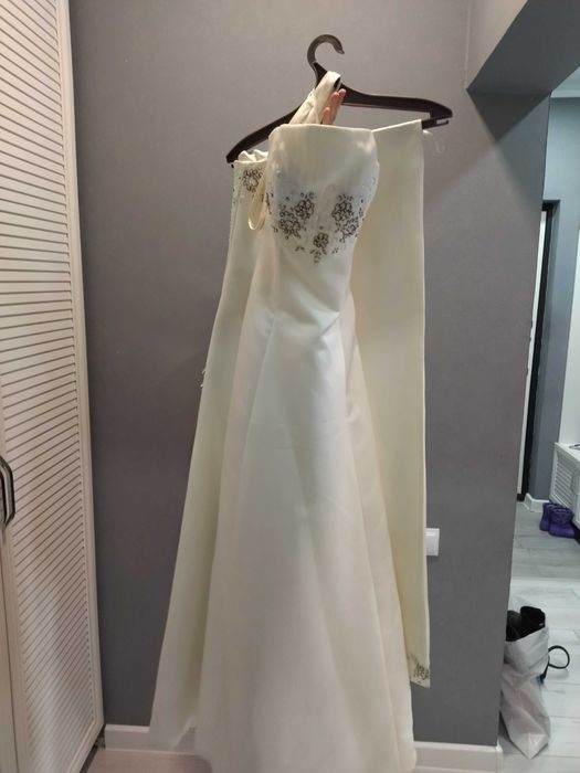 Свадебное платье продам