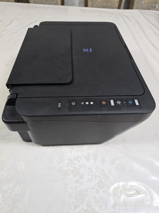 Продается принтер цветной Canon принтер сатылады