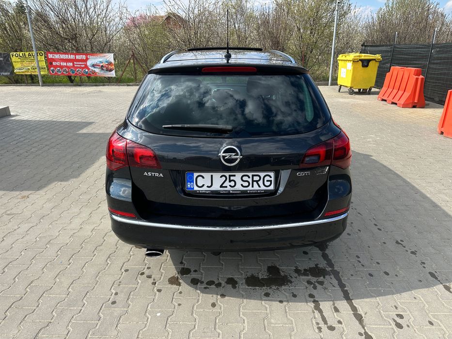 Vând Opel Astra J, sau schimb cu Moto