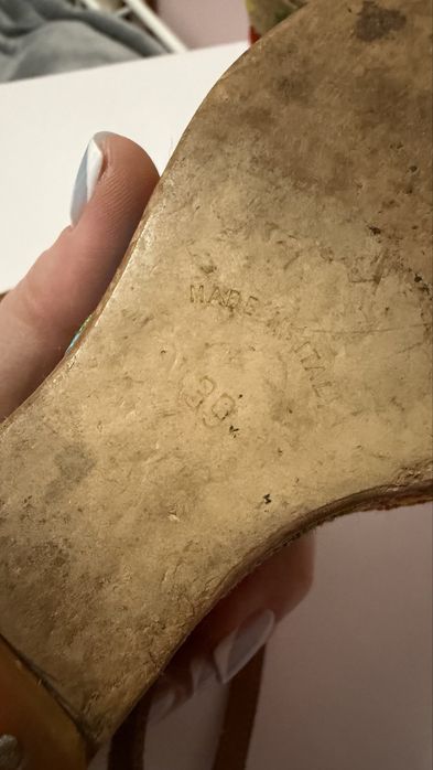 Босоножки яркие, 39 р 2000тг