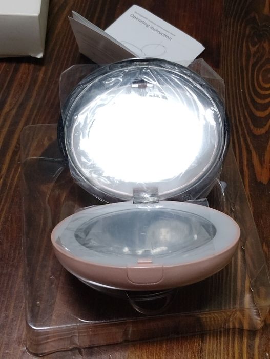 Продавам огледалце с преносима батерия