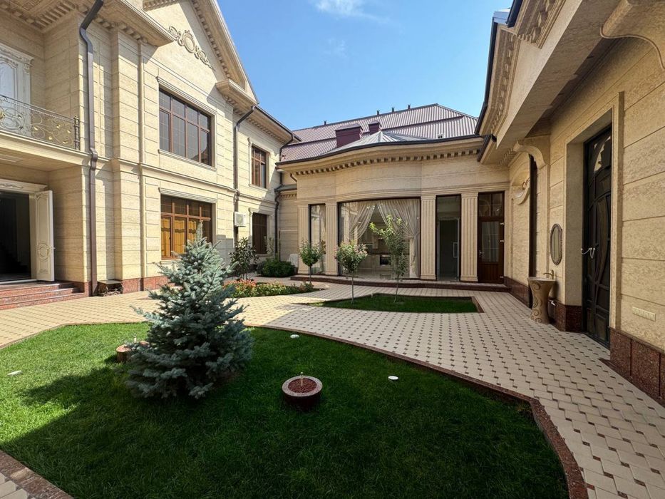 Уникальный новый дом.