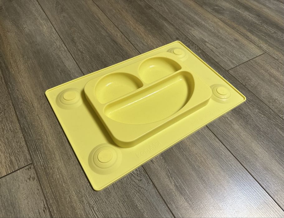 Farfurie Tavă silicon cu ventuze pentru bebe, 3 sectiuni, EasyMat