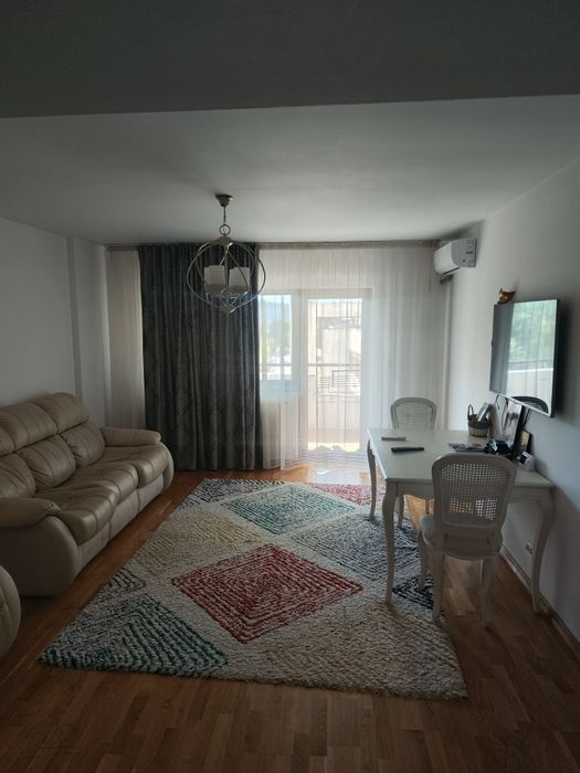 Închiriez apartament cu 3 camere Reșița centru