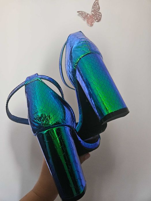 Sandale piele nepurtate 39 marimea