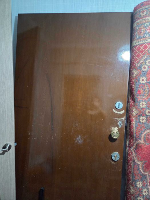 Продадим дверь из дерева