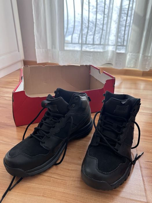 Нови мъжки обувки на найк