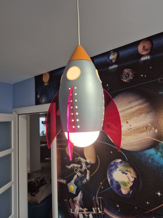 Lustra racheta copii