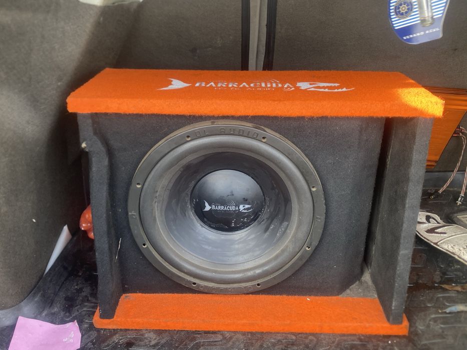 продам саббуфер долбит нормально