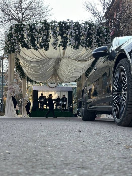 Ofarmleniya. Kuyov navkar tóy bezaklari