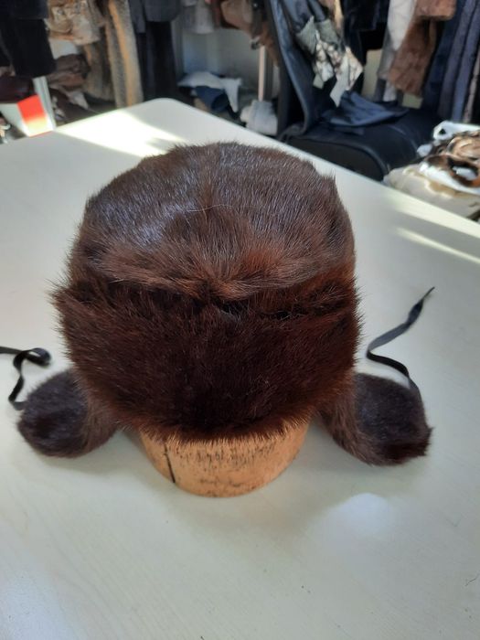 Caciula blana. Caciula ruseasca. Blană marmota, nurcă, iepure belgian.