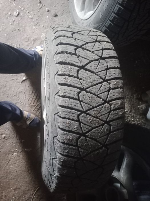 Зимние калеса с дисками  Волгу